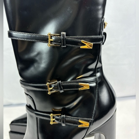 Versace - Aevitas Pointy leather ankle boots - Picture 7 of 12